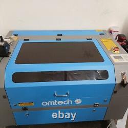 Machine de découpe et de gravure au laser CO2 OMTech AF2028-60 60W avec mise au point automatique et lit de 20x28 pouces
